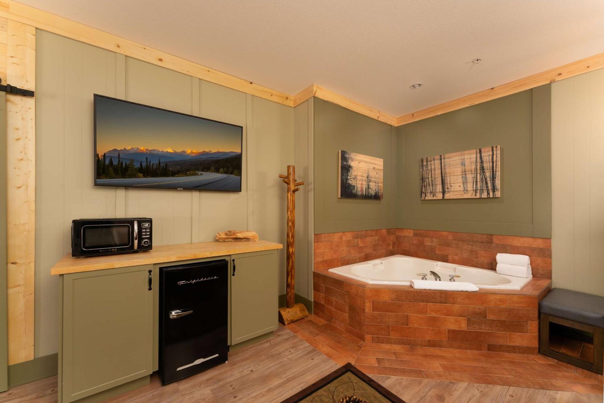 Prestige Harbourfront Resort, Worldhotels Luxury Salmon Arm Exterior photo